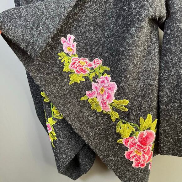 NWT Kamana Gray Floral Open Cardigan Sweater (missing belt) Size Large - Picture 4 of 7